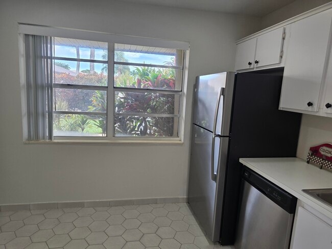 Building Photo - 163 Lake Gloria Dr