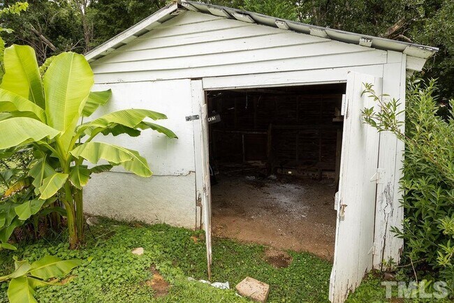 Building Photo - 425 E Center St