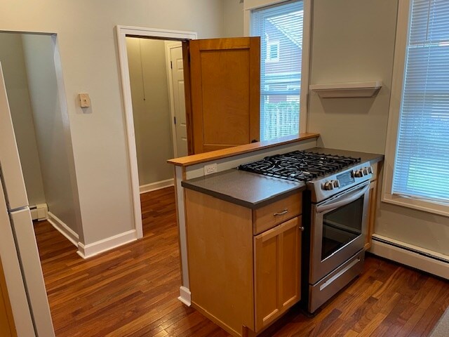 Cocina - 916 Laurel Ave