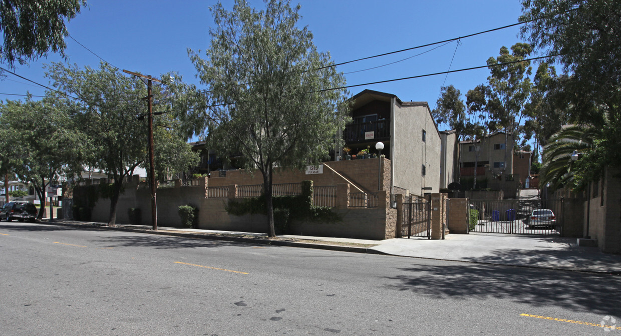 Building Photo - Pleasant Hills Home