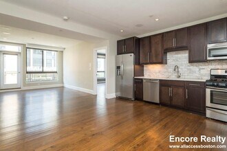 Building Photo - 339 D St