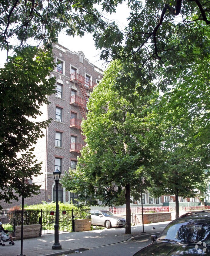 Building Photo - 576 Eastern Pky