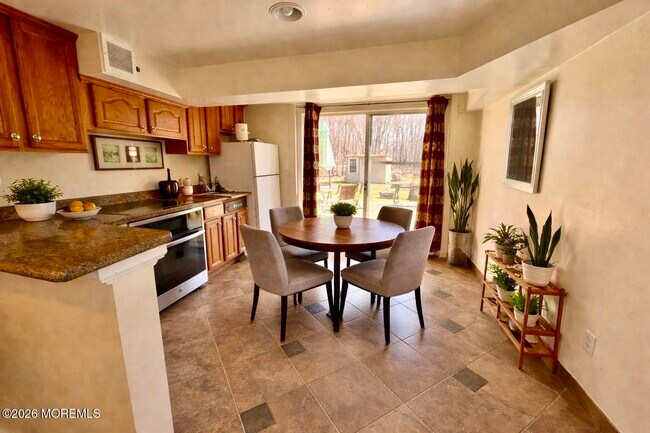 Foto del edificio - 32 Whitney Dr