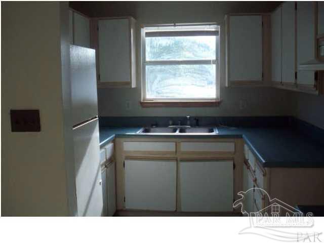 Building Photo - 1131 Lake Dr