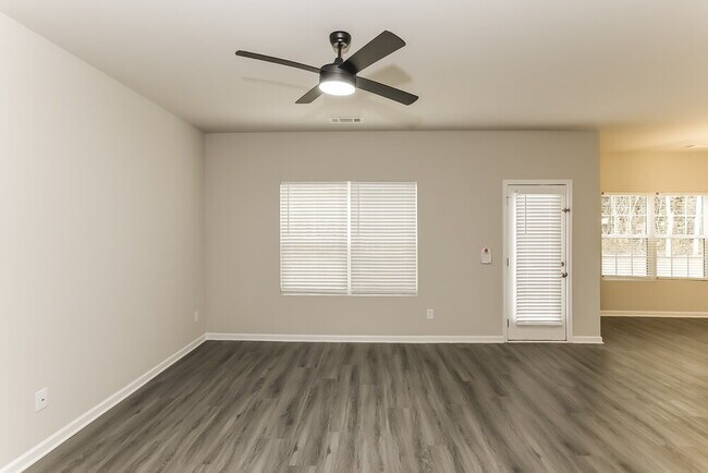 Foto del edificio - 118 Mineral Springs Ln