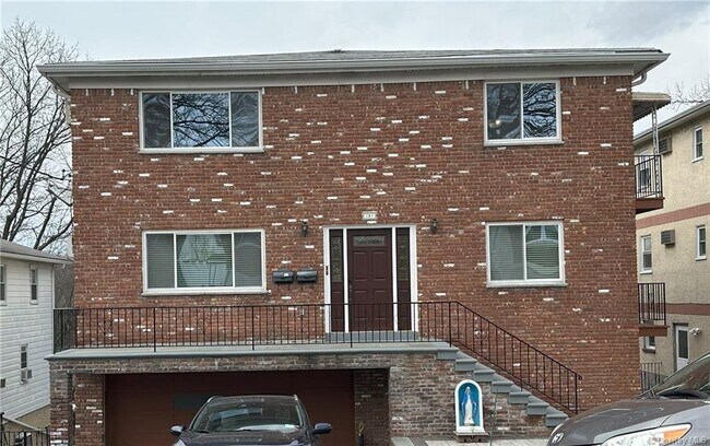 Foto del edificio - 181 Bennett Ave