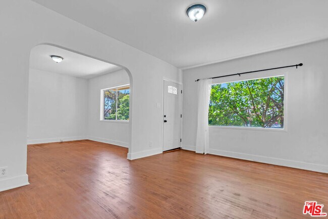Foto del edificio - 736 N Poinsettia Pl