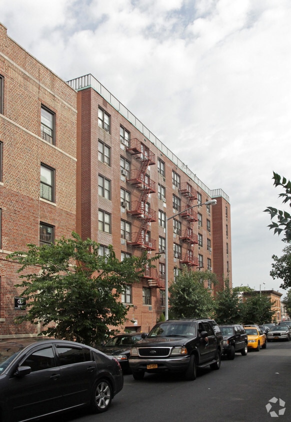 Building Photo - 410 E 25th St