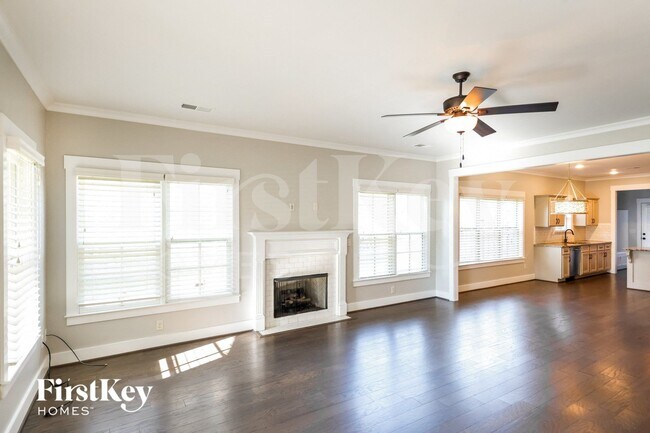 Foto del edificio - 1017 Edgewater Ln