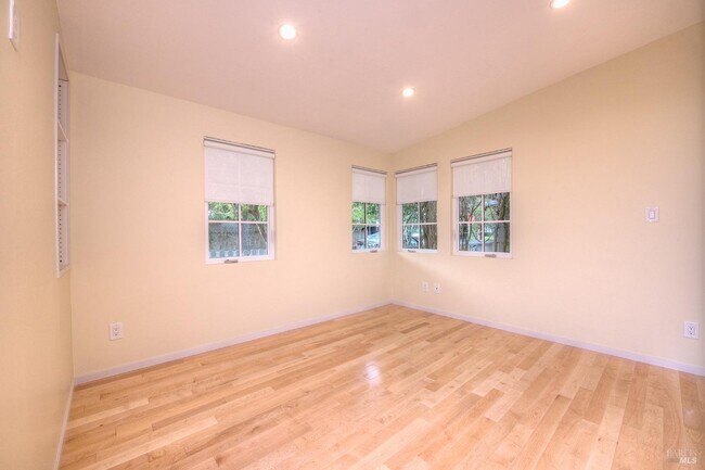 Foto del edificio - 104 Willow Ave