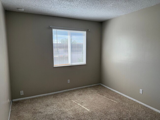 Foto del edificio - NE Heights Condo Spain/Wyoming