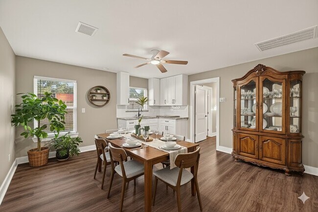 Foto del edificio - 2103 Woodway Dr