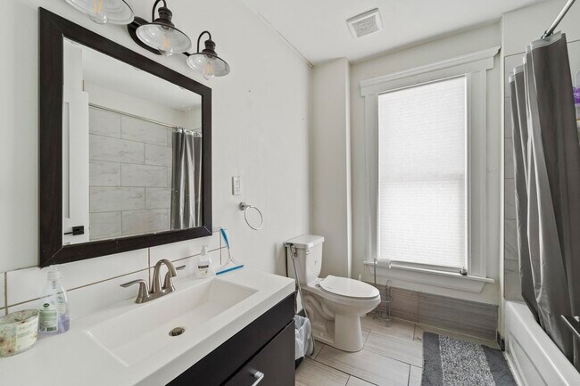 Photo du bâtiment - 560 Chatham St W