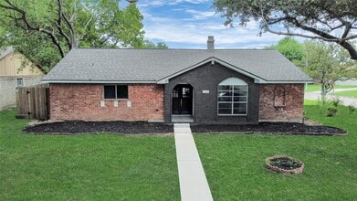 Building Photo - 3400 Surrey Ln