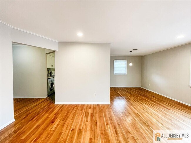 Foto del edificio - 2105 St Georges Ave