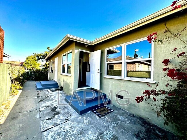 Foto del edificio - 2312 Ocean Park Blvd