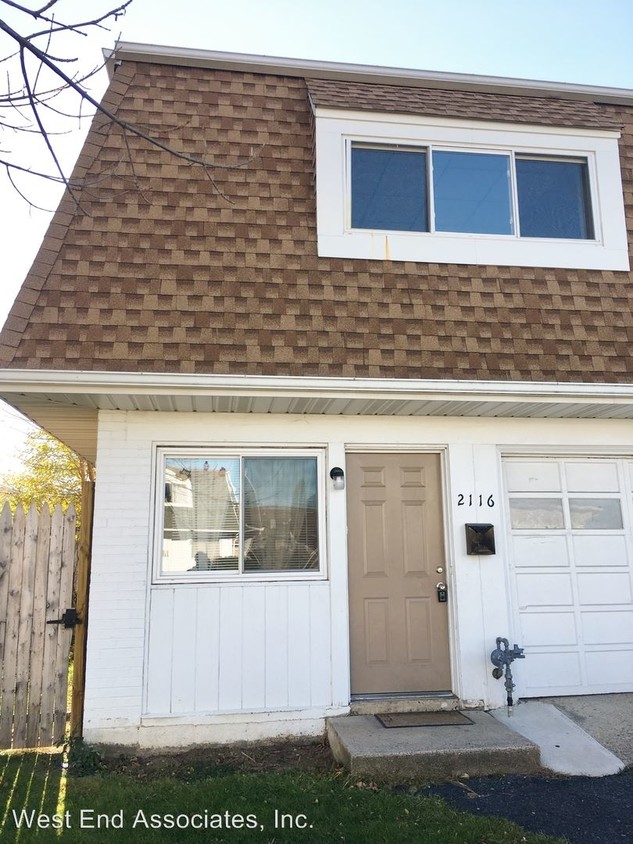 Primary Photo - 2116 E Cedar St