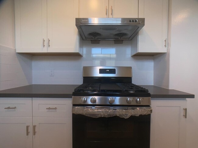Building Photo - 404 Spruce Ave