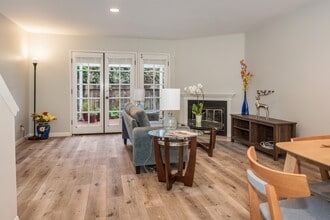 Building Photo - 2110 De La Vina St