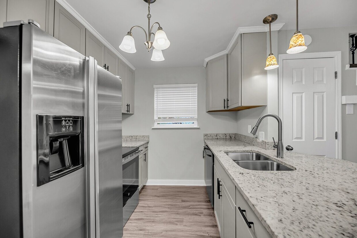 Primary Photo - Charming Home in the Heart of Charleston!