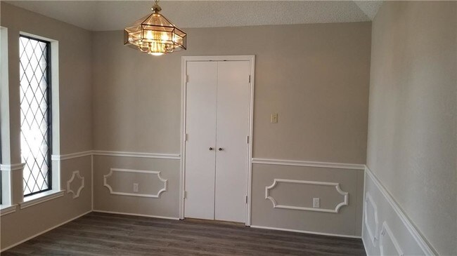 Foto del edificio - 4633 Hillside Dr