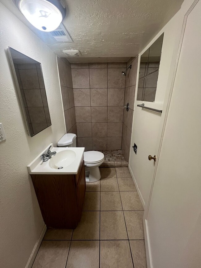 Building Photo - 513-513 Willard Ave