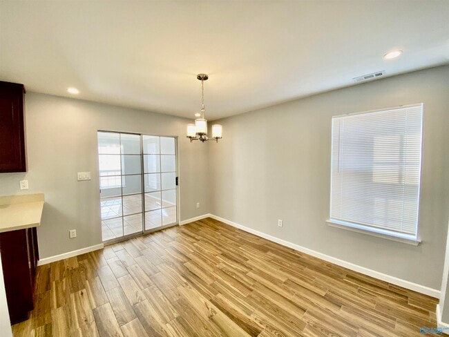 Foto del edificio - 304 Harvestwood Ct