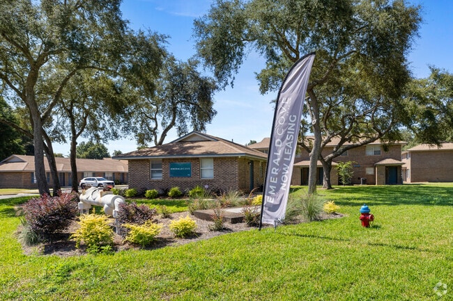 Building Photo - Emerald Cove East