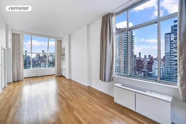 Building Photo - 343 E 74th St
