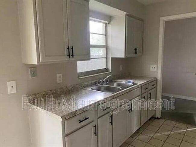 Photo - 5523 Lehigh Ave Apartment