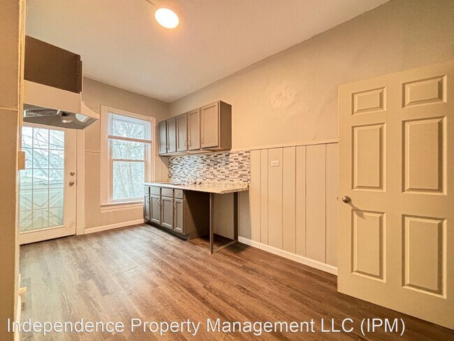Building Photo - 3 br, 1.5 bath House - 3131 Harvard Ave