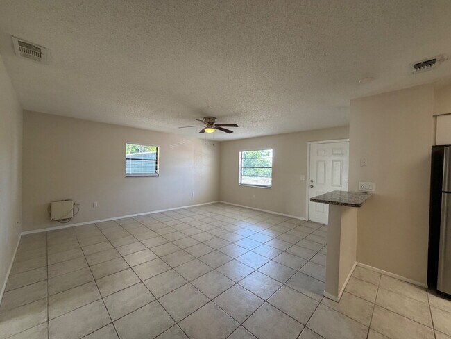 Foto del edificio - "Charming 2-Bed Retreat with Granite Finishes”