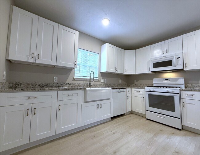 Foto del edificio - 1702 Studewood St