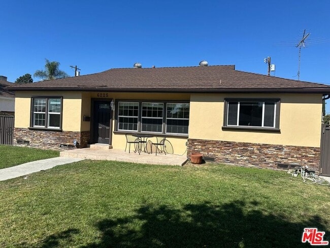 Foto del edificio - 6225 Teesdale Ave