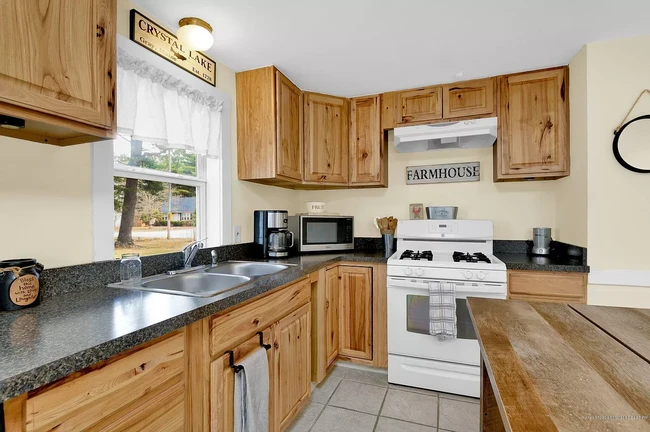 Kitchen - 3 Spruce Dr