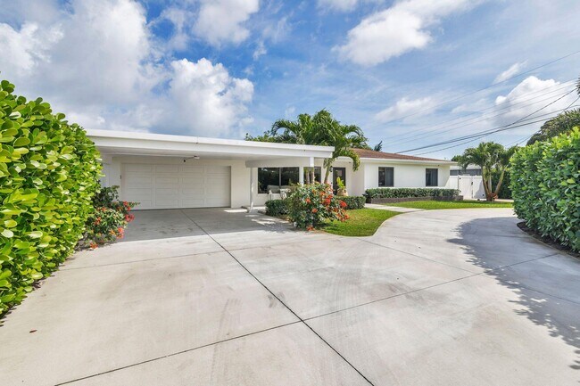 Building Photo - 7700 Pine Tree Ln