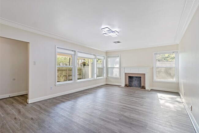 Building Photo - 2530 Wordsworth St