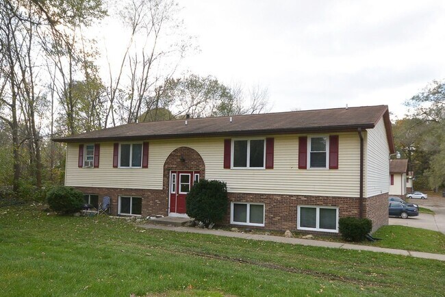 Foto del edificio - ***Ask about our Security Deposit Alternative!*** $899- Remodeled one bedroom apartment in Eastwood