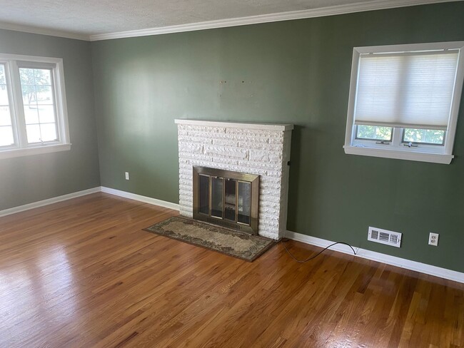 Building Photo - 3 Bedroom 1.5 Bathroom Single Family Home ...