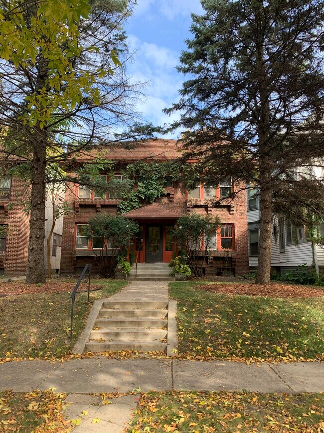 Building Photo - 663 Lincoln Ave