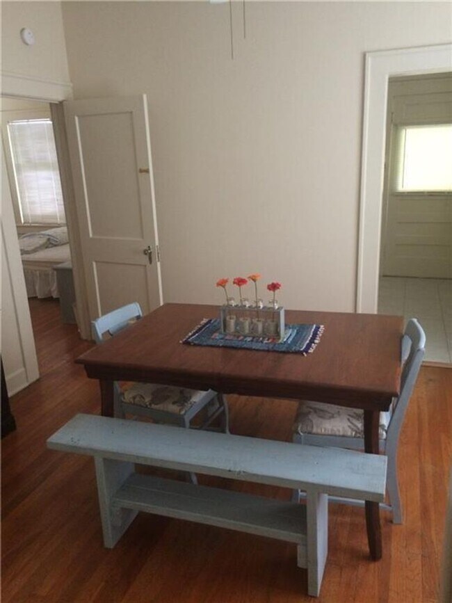 Foto del edificio - Charming Duplex - Heart of West Campus