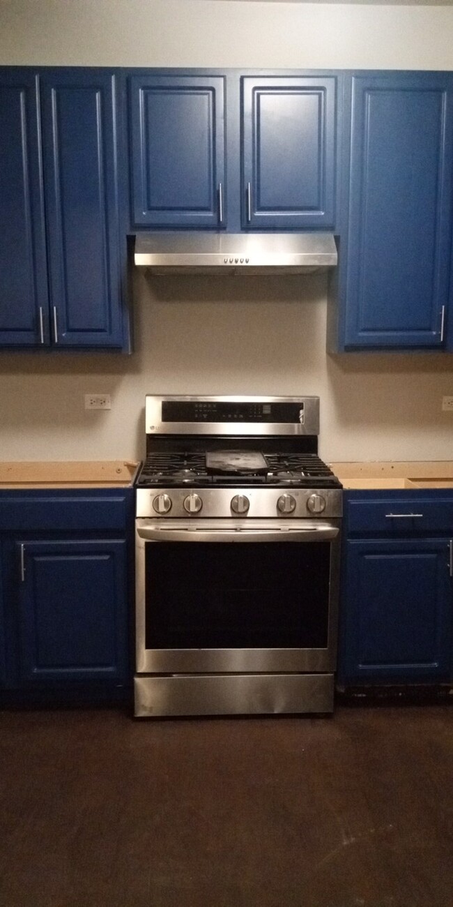 Stainless Steel Stove with High powered hood - 6201 S Champlain Ave