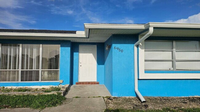 Foto del edificio - 3 Bedroom Pool Home in North Port - Rent I...