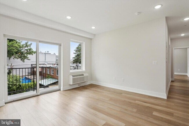 Foto del edificio - 401 E Walnut Ln