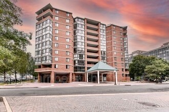 Building Photo - 1001 N Randolph St