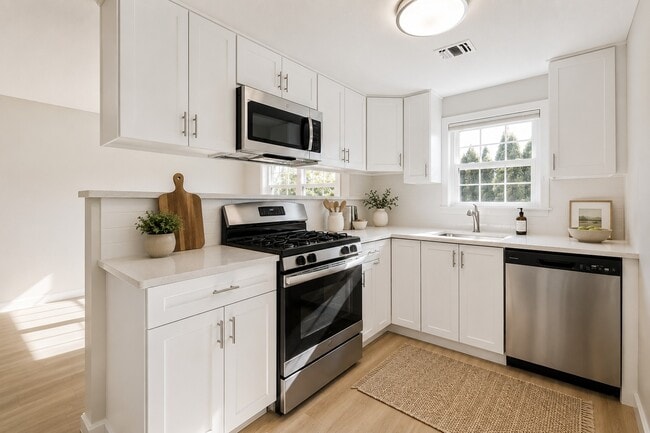 Building Photo - Glenbrook Estates