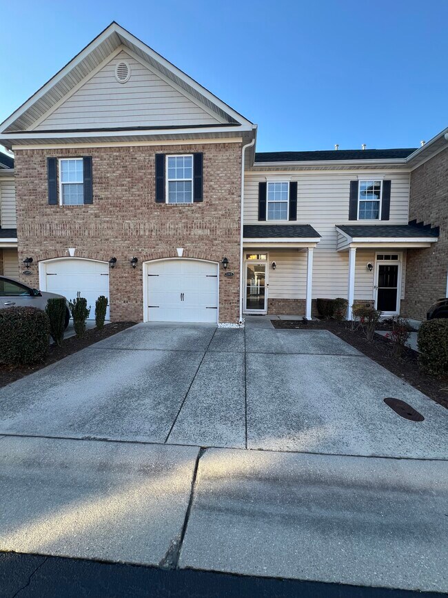 Building Photo - 1315 Abelia Way