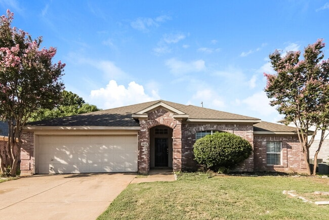 Building Photo - 1626 Redwood Dr