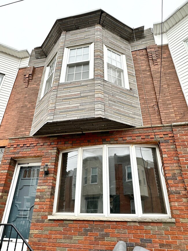 Building Photo - 2018 Emily St