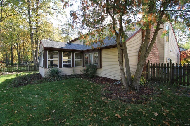 Building Photo - 5332 Hartford Dr